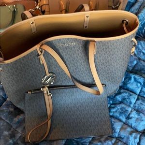 Michael Kors never full + insert